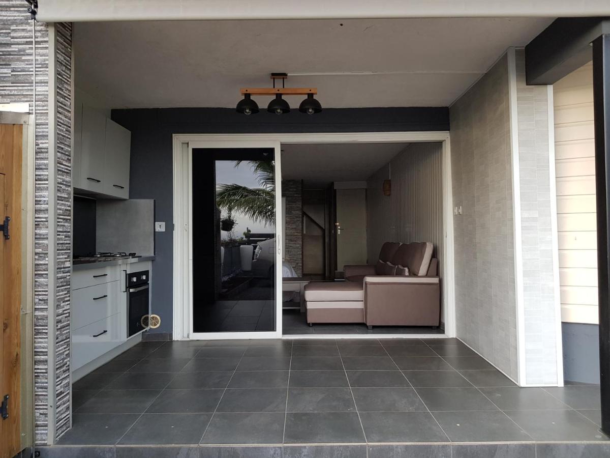 Studio Tres Bon Standing Hotel Petite-Ile Exterior photo